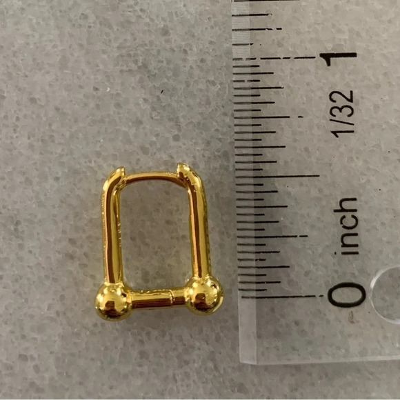 COPY - Gold Chain Link Huggie Hoop Earrings - Picture 4 of 4